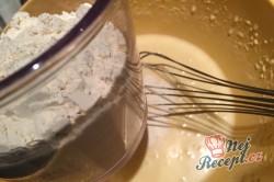 Příprava receptu Medové řezy s kokosovou náplní, krok 1