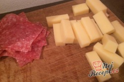 Příprava receptu Plněné croissanty se salámem a sýrem, krok 4