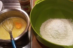 Příprava receptu Muffiny plněné džemem a zdobené vanilkovou šlehačkou, krok 3