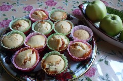 Příprava receptu Muffiny plněné džemem a zdobené vanilkovou šlehačkou, krok 10