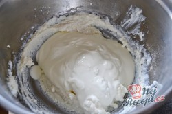Příprava receptu Nepečený jahodový dort, krok 3