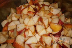 Příprava receptu Nepečené jablečné řezy s piškoty, krok 1