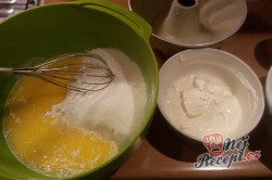 Příprava receptu Tvarohová bábovka s meruňkami, krok 3