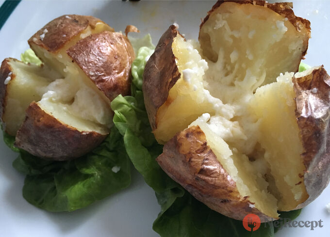 Recept Pečené brambory plněné brynzou a máslem