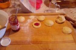 Příprava receptu Plněné koblihy s vanilkovým tvarohem a marmeládou, krok 1