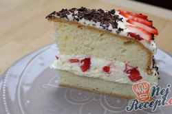Příprava receptu Neodolatelný dortík s vanilkovým krémem a jahodami, krok 7