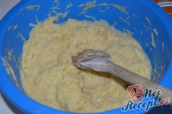 Příprava receptu Bramboráčky plněné hermelínem, krok 2