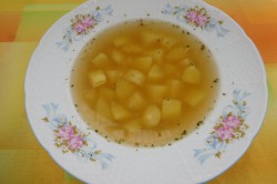Příprava receptu Česneková polévka s chlebovými krutony, krok 4