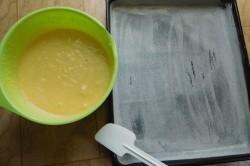 Příprava receptu Jogurtový koláč s ovocem a drobenkou, krok 2