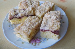 Příprava receptu Jogurtový koláč s ovocem a drobenkou, krok 9