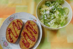 Příprava receptu Chleba ve vajíčku se salátem, krok 5