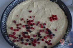 Příprava receptu Tvarohový koláč s lesním ovocem, krok 3