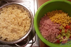 Příprava receptu Jednoduchý svěží těstovinový salát, krok 1