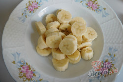 Příprava receptu Banánová pochoutka se zakysanou smetanou, krok 1