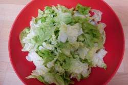 Příprava receptu Hlávkový salát s vařenými vejci, krok 1