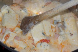Příprava receptu Portobello plněné šunkou, nivou a smetanou s restovanými vepřovými játry, krok 2