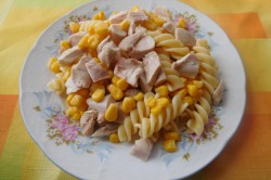 Recept Těstoviny s kukuřicí a kuřecím masem