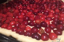 Příprava receptu Kynutý koláč s ovocem a drobenkou, krok 4
