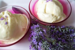 Příprava receptu Oblíbená levandulová domácí zmrzlina, krok 6