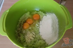 Příprava receptu Jednoduché a rychlé cuketové placičky, krok 2