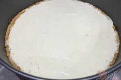Příprava receptu Srdíčkový cheesecake z bílé čokolády a malin, krok 2
