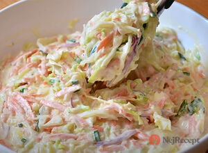 Recept na nejlepší FIT salát, díky kterému si oblíbíte celer více než rýži nebo brambory.
