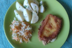 Příprava receptu Smažený sýr s bramborem a salátkem, krok 1
