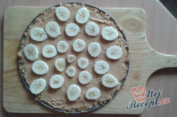 Příprava receptu Ovesná pizza s arašídovým máslem a banánem, krok 1