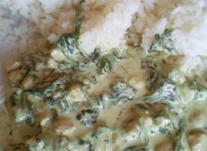 Recept Rýže se špenátovo - smetanovou omáčkou a kuřecím masem