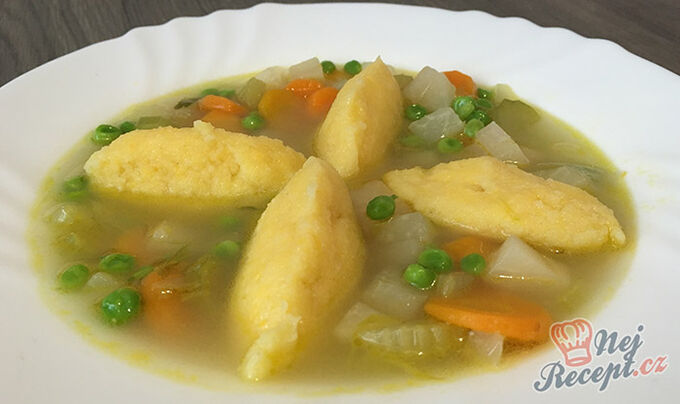 Recept Zeleninová polévka s krupicovými knedlíčky