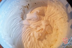 Příprava receptu Fantastický krém do dortu, který chutná jako zmrzlina, krok 10