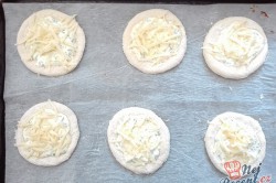 Příprava receptu Kynuté bochánky s jogurtem a sýrem, krok 2