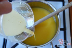 Příprava receptu Svěží pomerančový zákusek se šlehačkou, krok 5