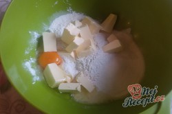 Příprava receptu Linecký ořechový koláček se žloutkovou polevou, krok 1