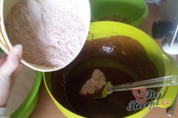 Příprava receptu Čokoládová bábovka s vlašskými ořechy - FOTOPOSTUP, krok 8
