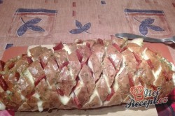 Příprava receptu Mřížkovaný chléb plněný sýrem a salámem, krok 1