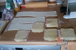 Příprava receptu Listové rolky se šunkou a sýrem - rychlovečka, krok 5