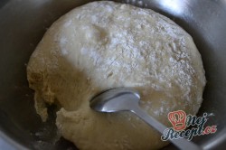 Příprava receptu Mňamkové langoše se strouhaným sýrem, krok 4