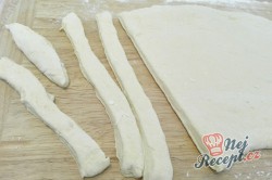 Příprava receptu Smažené copánky obalené v skořicovém cukru, krok 5