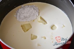 Příprava receptu Jahodový tart s bílou čokoládou a jahodovou glazurou, krok 4