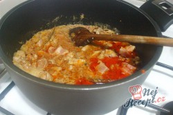 Příprava receptu Segedínský guláš s domácí knedlíkem, krok 3
