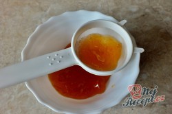 Příprava receptu Dvoubarevná kostka s džemem a marcipánem, krok 11