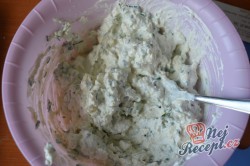 Příprava receptu Brambory s česnekem, smetanou a sýrem, krok 4