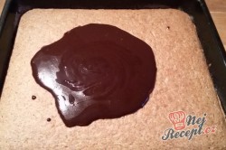 Příprava receptu Vynikající ořechový cukeťák s kakaovou polevou, krok 10