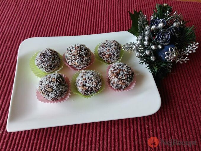 Recept Vánoční bonbóny obalené v kokosu