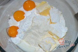 Příprava receptu Jablečný koláč se sněhovou peřinkou, krok 1