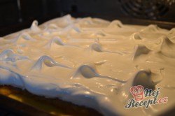 Příprava receptu Jablečný koláč se sněhovou peřinkou, krok 9