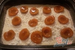 Příprava receptu Rýžový nákyp s meruňkami a tvarohem, krok 7
