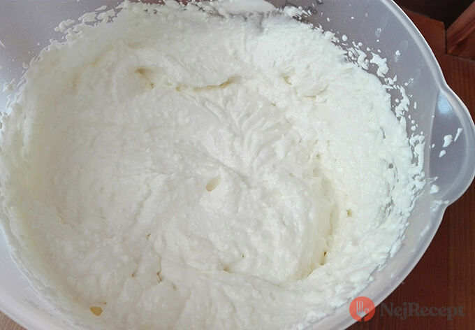 Recept Famózní tvarohový krém se salkem hotový za 5 minut, kterým naplníte jakékoli dezerty