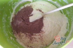 Příprava receptu Kakaový kynutý koláč s tvarohem - falešná prošívaná deka, krok 6